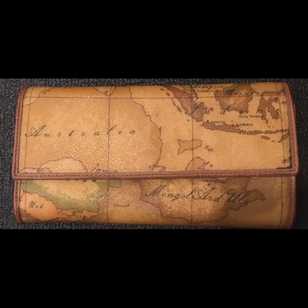 Alviero long leather wallet